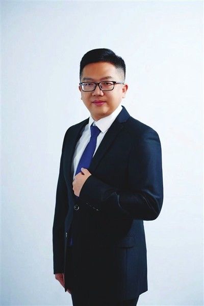 陈亚辉.jpg